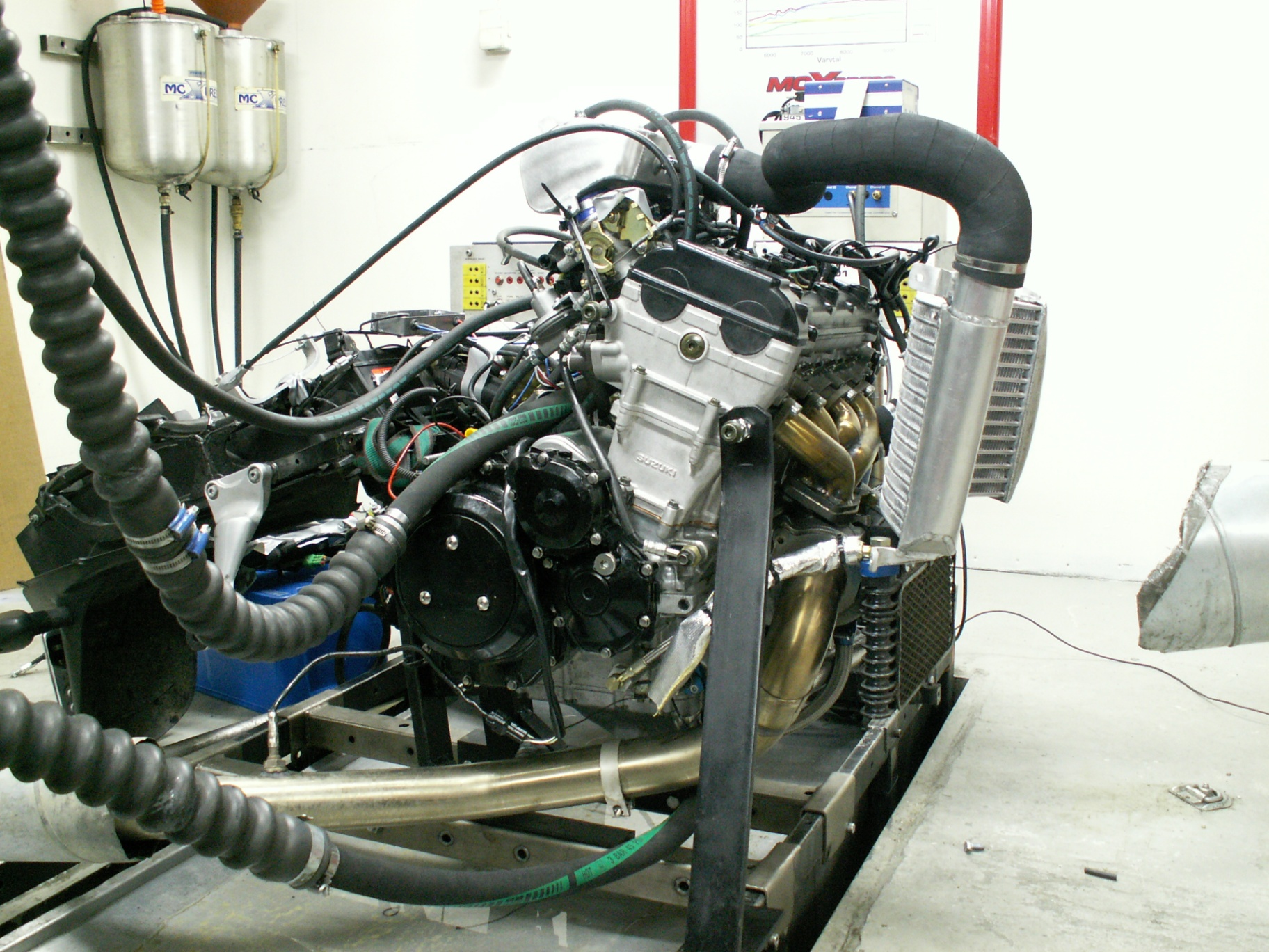 Hayabusa MC motor med turbo testas i vår Superflow motorbromsbänk. Den starkaste MC motor vi byggt levererade 701 hk vid dynotävlingar i Daytona, Florida.